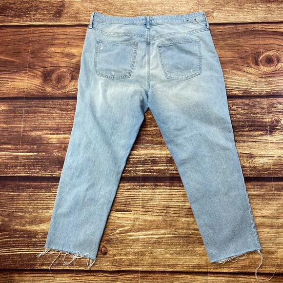 Gap Women’s Slim Boyfriend Jeans Size 16/33R Light Wash Distressed Denim - Picture 3 of 10